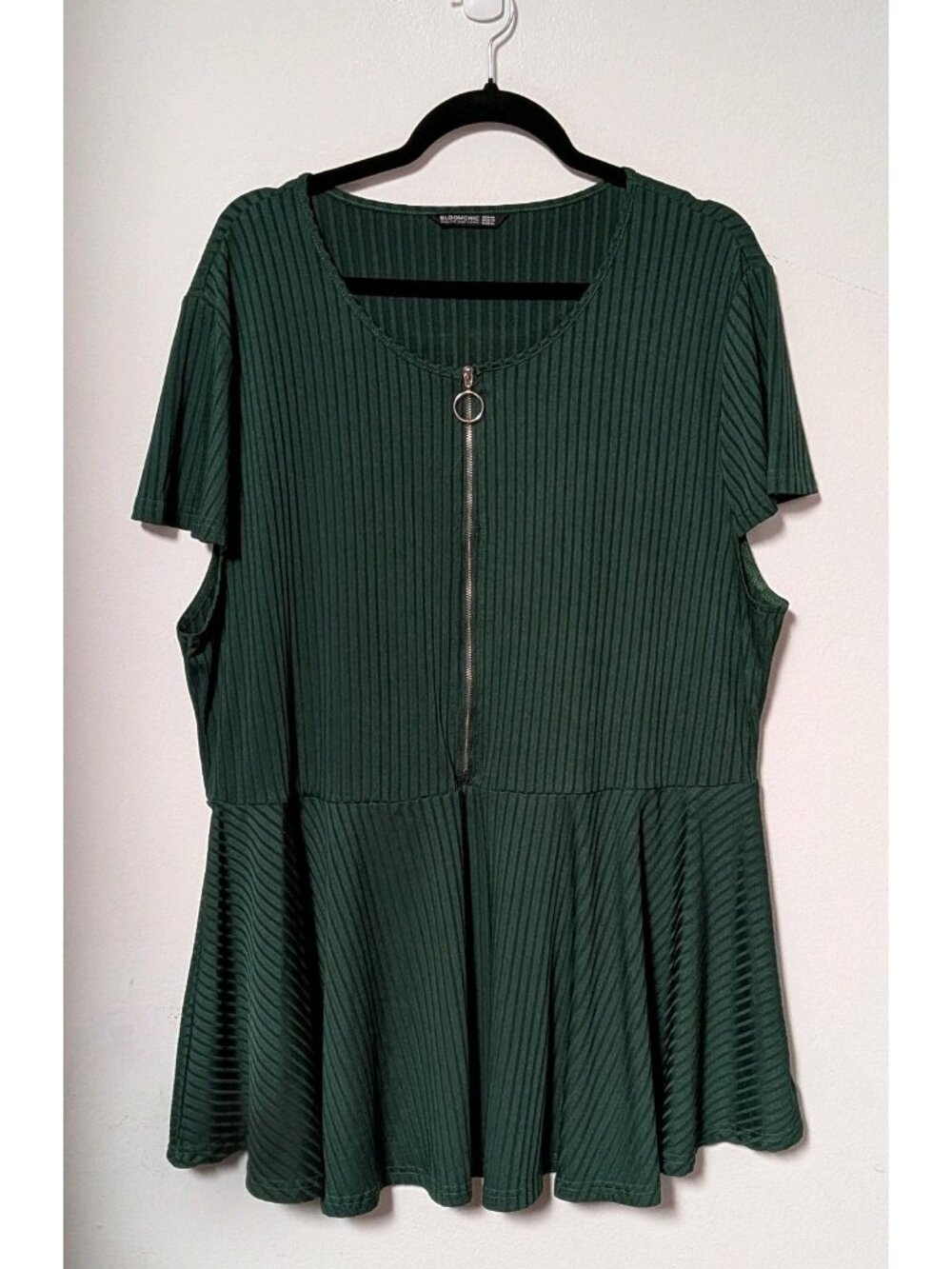 BloomChic Dark Green Ribbed O Ring Zip Short Sleeve Peplum Top Plus Size 22/24